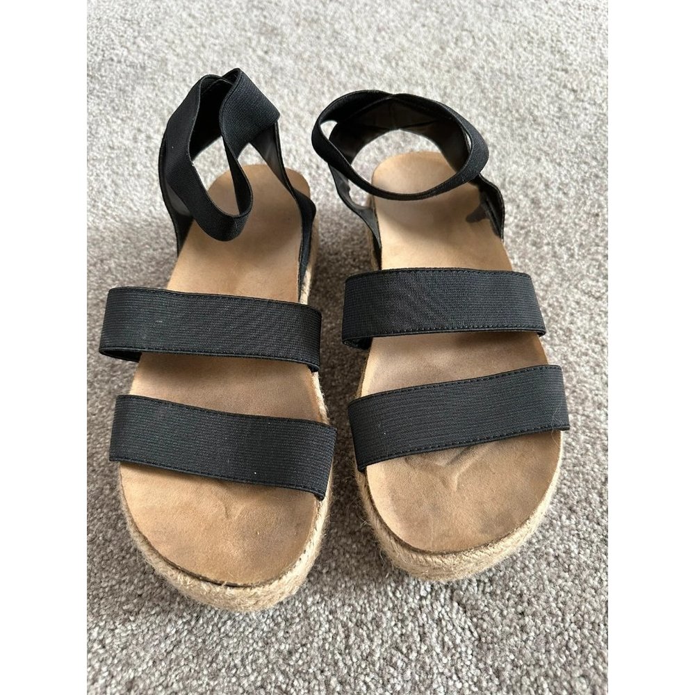 Platform sandals 7w